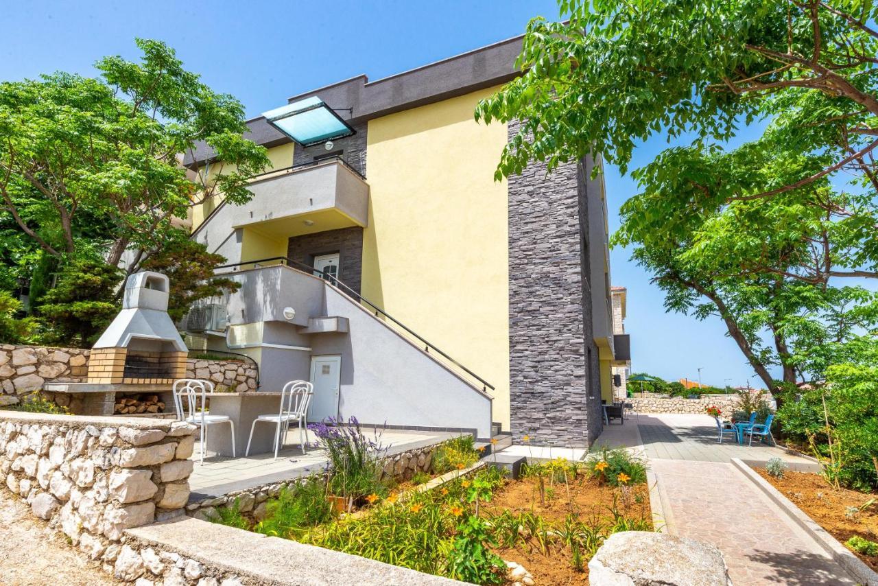 Apartments Lili Pag Town Exterior photo